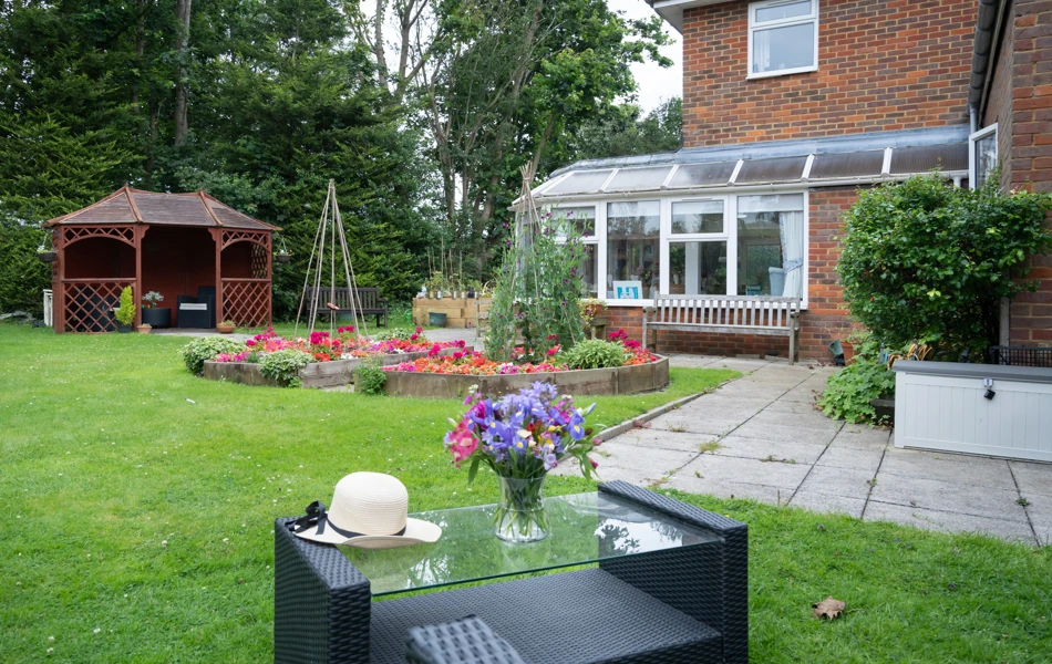 External view of garden pergola at Pratt House (1)