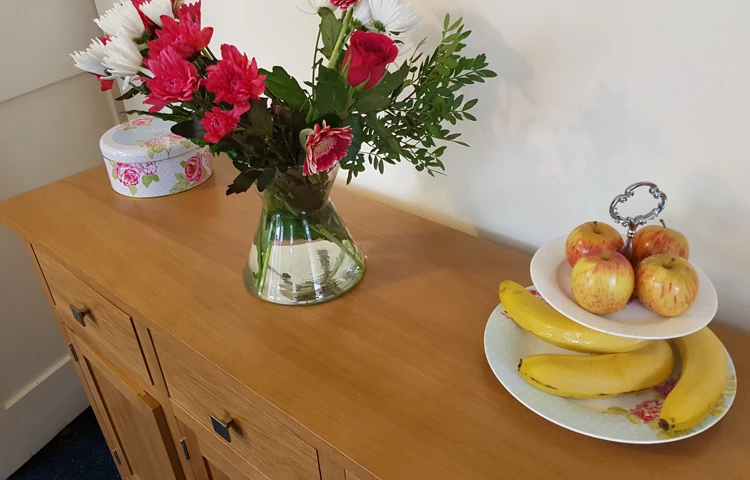 Fresh fruit and flowers on the table at Roland House